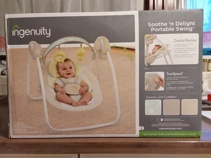 Ingenuity, Baby Schaukel Tragbar Soothe 'n Delight - Buzzy Bloom - Bild 1 von 4