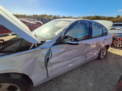 Used Washer Fluid Reservoir fits: 2015 Bmw 328I w/headlamp washers Grade A — 第 1/4 张图片