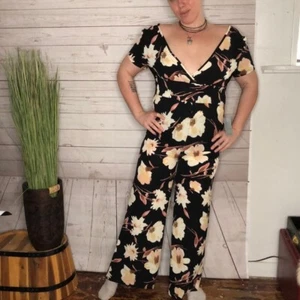 Nordstrom Velvet Torch v-neck jumpsuit floral szL - Picture 1 of 8