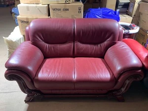 BEAUTIFULLY MAINTAINED USED ITALIAN LEATHER SOFA SET WITH MATCHING GLASS TABLE - Picture 1 of 8