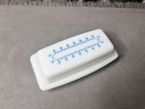Vintage Pyrex 72-B Fiocco di Neve Ghirlanda Coperto Burro Piatto USA Bianco Blu - Foto 1 di 8