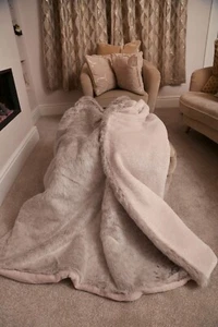 Shade of Coconut w/ Cream Sheep Skin Lining High Quality Super Deluxe Throw - Picture 1 of 4