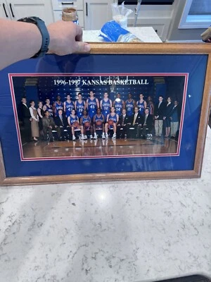 1996-97 KU JAYHAWKS ORIGINAL TEAM PHOTO FROM ALLEN ESTATE LAFRENTZ PIERCE Jacque - Image 1 of 4