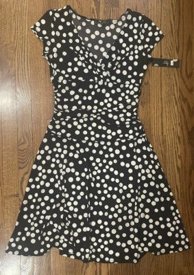 Vestido feminino Lily bolinhas preto e branco cintura média reunida manga curta novo - Imagem 1 de 2