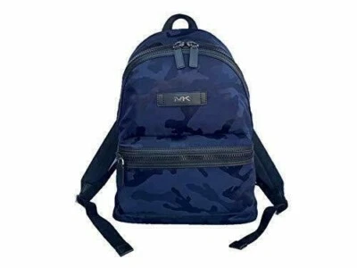 Mochila Michael Kors Kent índigo náilon grande camuflagem azul marinho 37S0LKNB2U US$ 398 - Imagem 1 de 4