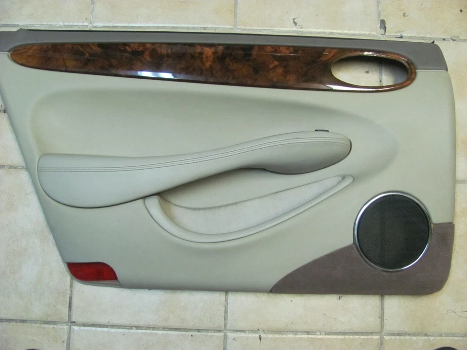 JAGUAR XJ8L LEFT REAR DOOR PANEL AGD 1998 1999 2000 01 2002 2003 - Изображение 1 из 1
