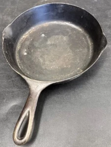 VINTAGE WAGNER WARE SIDNEY -0- 1057 P CAST IRON SKILLET - Picture 1 of 5
