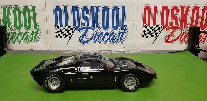 Ford GT40 MKIV 1967 EXOTO #RLG18053 escala 1:18 retirado Foto 1 de 4