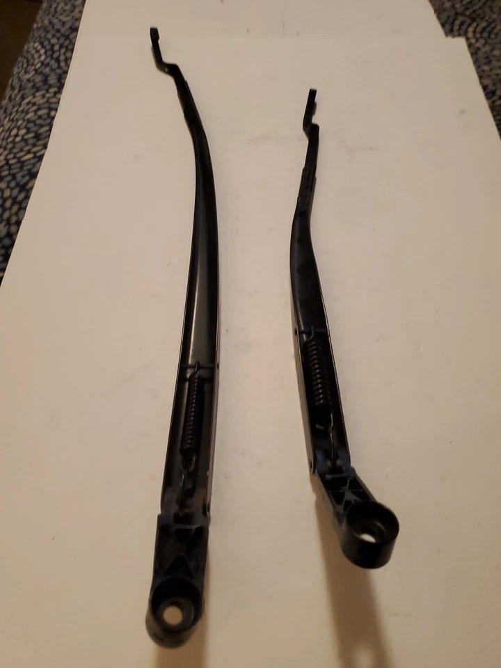 Brazos limpiaparabrisas izquierdo y derecho Scion XD 2008 2014 OEM 1 tiene pintura extraída Foto 1 de 4