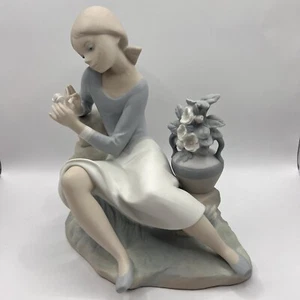 RARE Vintage LLADRO Girl Flower Rosalinda He Loves Me 1973-83 4836 Mint - Picture 1 of 9