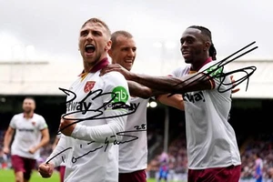 FOTO autógrafa firmada por Bowen Soucek Wan Bissaka 6X4 preimpresión - West Ham - Imagen 1 de 2