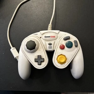 Game-Stop Wired Game-Cube/Wii Controller Nintendo White-Games-Xmas - Picture 1 of 1