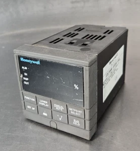 Honeywell UDC3000 Universal Digital Limit Controller (BIN531) - Picture 1 of 5