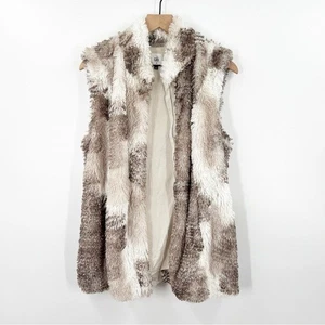 Cabi Aspen Faux Fur Vest Size Medium Zippered Fluffy Warm #3179 - Picture 1 of 12