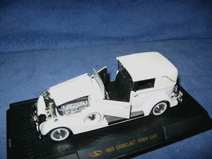 1933 CADILLAC TOWN CAR 1:32 SIGNATURE OPENING HOOD DOORS TRUNK W/ STAND - Picture 1 of 8