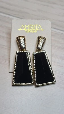 Pendientes colgantes perforados Amrita Singh para mujer tono dorado y negro Foto 1 de 4