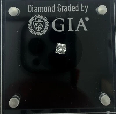 Diamante natural de 0,50 quilates | Certificado GIA | Forma - Princesa | Color - E | VS2 Foto 1 de 4