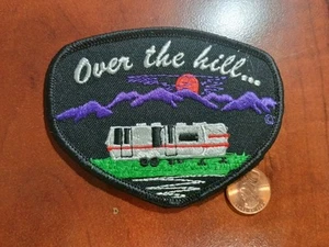 Vintage Voyager NEU Over The Hill Camping Retired bestickt Patch zum Aufbügeln, Nähen - Bild 1 von 3