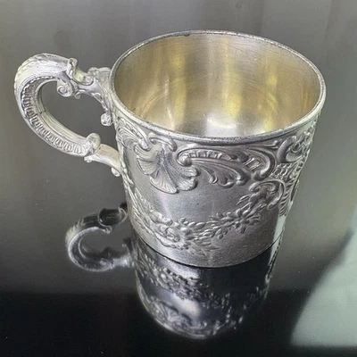 Antigua taza grabada Meriden Britannia Silver Company - Cuádruple enchapada Foto 1 de 4