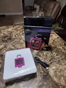 Sharper Image - USB 2.0 Digital Photo Keychain - Displays 60 Color Images Pink - Picture 1 of 6