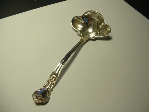 WHITING STERLING SILVER DOUBLE SPOUT CREAM LADLE! NO MONOGRAMS, INITIALS Cover