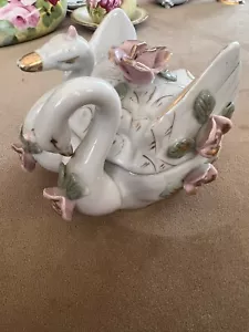 Doppel Schwan Schmuckschatulle weißes Porzellan mit rosa Rosen Goldakzenten - Bild 1 von 8
