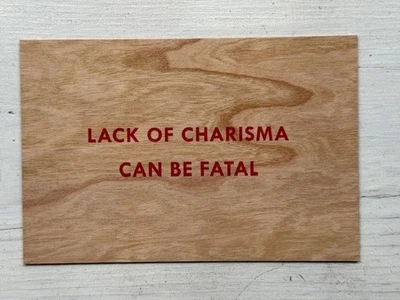 Postal de JENNY HOLZER Truisms - Edición ampliada - LA FALTA DE CARISMA PUEDE SER FATAL Foto 1 de 2