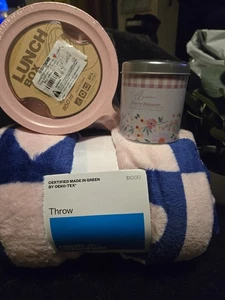 NUEVO Cálido y Acogedor Set de Regalo Manta Tazón con Tapa Mango, Vela Flor de Cerezo  - Imagen 1 de 9