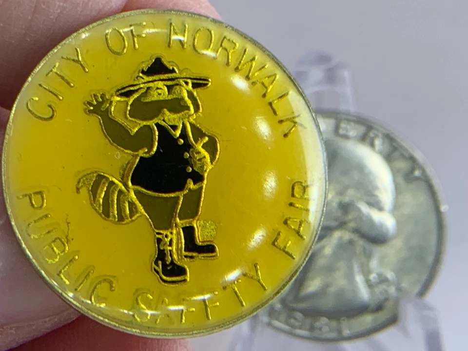 Pin de tachuela vintage de la feria de seguridad pública de Connecticut Norwalk City T-3874 Foto 1 de 1