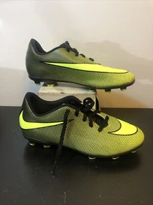Botines de fútbol JR Bravata 11 FG para niños 5,5 años negros y voltios - Imagen 1 de 5