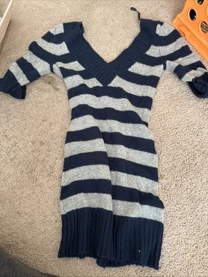 Suéter Guess. Rayas grises y azules. Mujer’s Foto 1 de 3