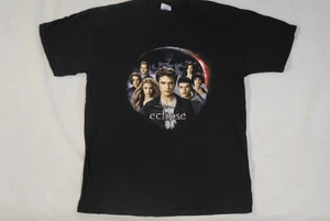 T-Shirt Du Film Officiel Rare De La Saga Twilight: Éclipse En Groupe - Picture 1 of 5