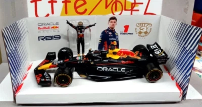 BURAGO 1/24  RED BULL RB 19  CON FIGURA VERSTAPPEN ITEM 28036 - Immagine 1 di 2