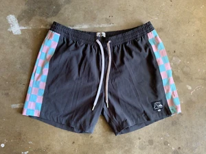QUIKSILVER MEN'S ATHLETIC SHORTS SIZE LARGE L CHECKERED JOGGING RUNNING YOGA - Picture 1 of 9