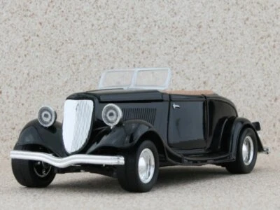 FORD Custom - 1934 - black - MotorMax 1:24 - Photo 1/2