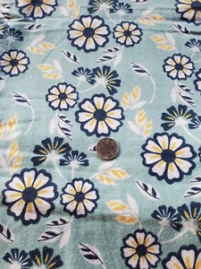 2 5/8 Yds Flowers Floral Design Fabric Jo-Ann Snuggle Fleece/Flannel - Picture 1 of 3