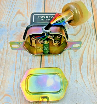 Regulador de voltaje Bosch 30527 para camioneta Toyota Tercel Corolla Land Cruiser Nuevo de Lote Antiguo Foto 1 de 4