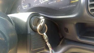 1997-03 Grand Prix Gt Ignition Switch With Key Complete Electrical Oem 26068757 - Picture 1 of 6