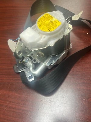 Cinturón de seguridad del pasajero delantero Lexus CT200H 2011-2016 (DERECHA)(P) Foto 1 de 4