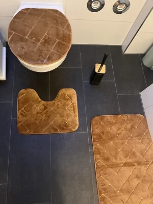 Set/ 3 pcs Flanall Toiletten-Teppich +1pc Toilettenbürste und Halter - Bild 1 von 4