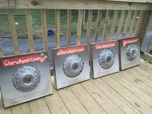 (4) Vintage Chieftain 8-64215 15” 64 Spoke Wire Wheel Hub Cap Covers NOS New Box - Bild 1 von 7