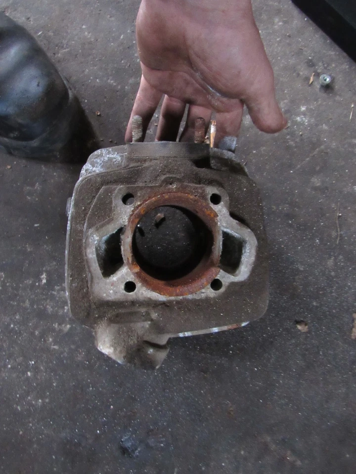 Suzuki ts125 1974 cilindro  Foto 1 de 1