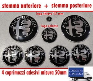 KIT FREGIO STEMMA ALFA ROMEO GIULIETTA MITO 147 156 GT LOGO NERO SILVER 8 PEZZI - Foto 1 di 3