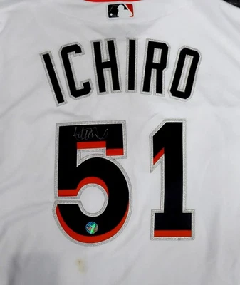 Jersey Marlins Ichiro Suzuki Firmado Auténtico Blanco Majestic Flexe Mancha Talla 48 IS Foto 1 de 4