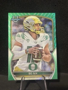 2022 Bowman University Chrome Bo Nix Green Shimmer /99 - Broncos - Foto 1 di 2
