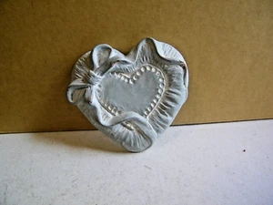 Isabel Bloom Valentine Heart w/ Ribbon Bow Concrete Sculpture Paperweight 1997 - Picture 1 of 4