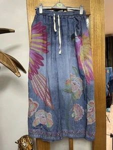Quirky Denim Look Trousers Parrot Up To Size 16 - Picture 1 of 1