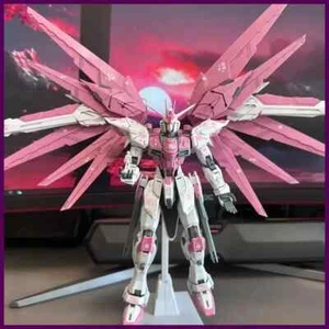 Modellino action figure HG 1/144 ZGMF-X10A Freshman Freedom Mecha assemblaggio ciliegio B - Foto 1 di 14