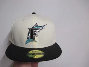 CAPPELLO DA BASEBALL FLORIDA MARLINS NEW ERA (5950) ADERENTE (7 5/8) NUOVO CON ETICHETTE BIANCO E NERO - Foto 1 di 6