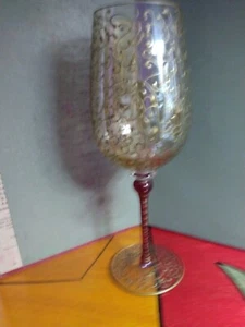 PIER 1 (P1C8) RIOJA RUBY RED/GOLD SCROLLS 9 1/4" WINE GLASS - Picture 1 of 5